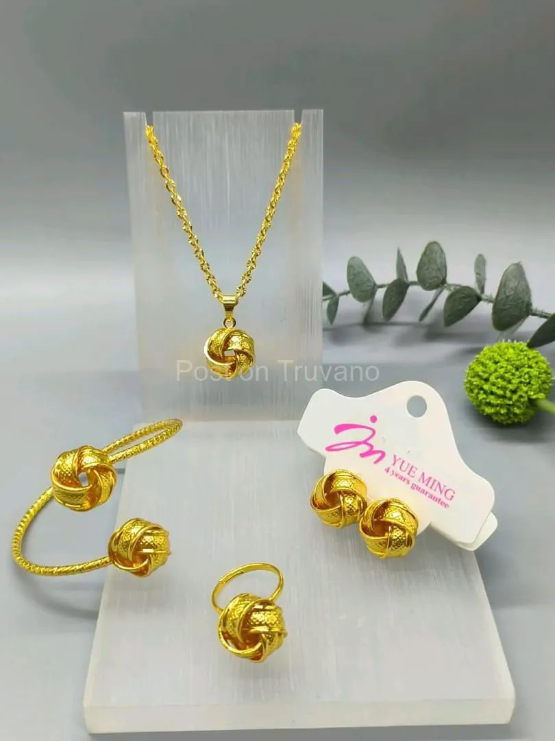 gold-toned necklace set